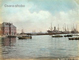 横浜税関監視課庁舎と大桟橋風景写真