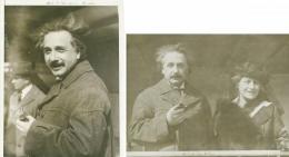 アルベルト・アインシュタイン (理論物理学者)　自筆署名入写真2点セット　
Signed Photographd of Albert Einstein. Original autograph.