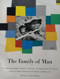 The Family of Man. The greatest photographic exhibition of all time -503 pictures from 68bcountries-   First edition.     
ニューヨーク近代美術館