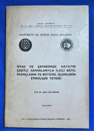 トルコ語　『SIVAS VE 〓EVRES〓NDE HAYATIN 〓E〓〓TL〓 SAFHALARIYLA 〓LG〓L〓 B〓TIL 〓NAN〓LARIN VE B〓Y〓SEL 〓〓LEMLER〓N ETNOLOJ〓K TETK〓K〓　〓kinci Bask〓』　シヴァスとその周辺地域の生活のさまざまな段階に関連する迷信と魔法のプロセスに関する民族学的研究。第2版