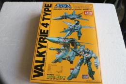 超時空要塞　マクロス　戦術戦闘用バトロイド　バルキリー４タイプ　（1/144スケイル　プラモデル・キット）