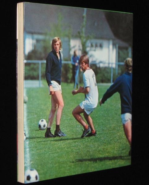 講談社「サッカー 世界のプレー 」「サッカーの戦術」2冊 講談社「サッカー 世界のプレー 」「サッカーの戦術」2冊の通販はau