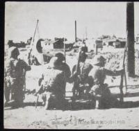 【戦前絵葉書】白河に沿ひ便衣隊を討伐する谷崎部隊　皇軍慰問資金募集愛国絵葉書