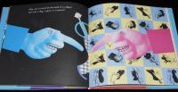 【洋書】WHAT'S WRONG WUTH THIS BOOK？　しかけ絵本/この本は何が問題なのでしょうか？