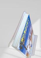 夜の海辺の町で