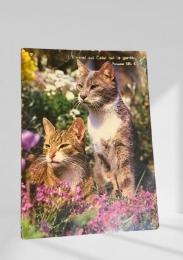 猫と詩編121篇のポストカード（花畑にたたずむ2匹）