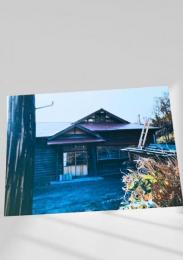1986年春頃 茂みの奥の赤い屋根の町写真