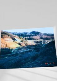 1986年5月3日 山あいの開けた谷間風景写真