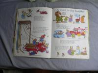 Richard Scarry’s What Do People Do All Day？ 　英語教育絵本　　
