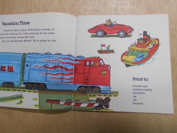 On Vacation 洋書絵本 (英語) ペーパーバック (Richard Scarry