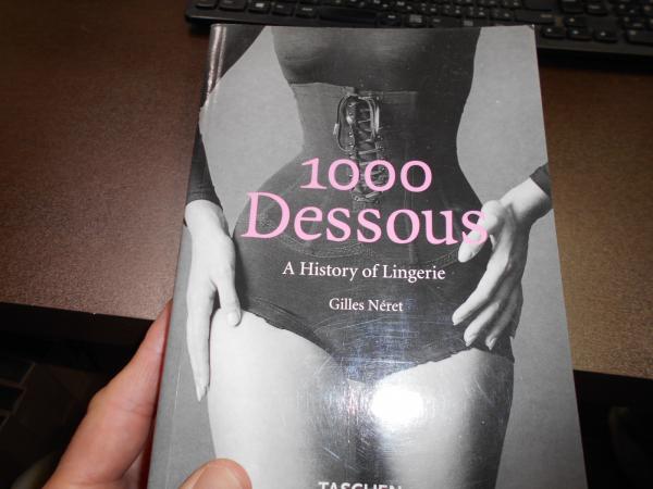 harvest calf Scottish 1000 Dessous : a history of lingerie(Gilles Néret) / 古本、中古本、古書籍の通販は「日本の古本屋」  / 日本の古本屋
