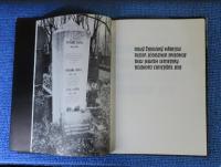 新しいユダヤ人の墓地　フランツ・カフカ　：　Nový židovský hřbitov/Neuer jüdischer Friedhof/New jewish cemetery/Nouveau cimetière juif 〔チェコ語/ドイツ語/英語/フランス語〕