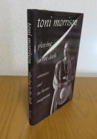 英） Playing in the dark : Whiteness and the Literary Imagination   Toni Morrison