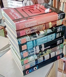 GAトラベラー ： 001-008 （8冊セット）(1-7)フランク・ロイド・ライト (8)ガウディ (1)タリアセン・ウェスト (2)タリアセン (3)落水荘 (4)プレイリー・ハウス (5)ユーソニアン・ハウス (6)エレガント・ハウス (7)アーキテクチャー (8)ガウディ