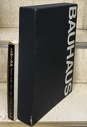 Bauhaus ・バウハウス : ワイマール/デッサウ/ベルリン/シカゴ （英語版ハードカバー） + 別冊日本語版 Weimar Dessau Berlin Chicago 