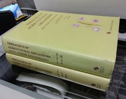 Thesaurus of Agricultural Organisms : Vol. 1- 2 Pests、 Weeds and Diseases 