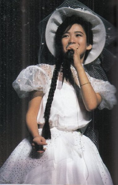 1986年版アイドルスター大百科 近藤真彦 菊池桃子 チェッカーズ 薬師丸ひろ子 河合奈保子 岡田有希子 中森明菜 田原俊彦 他 古本 中古本 古書籍の通販は 日本の古本屋 日本の古本屋