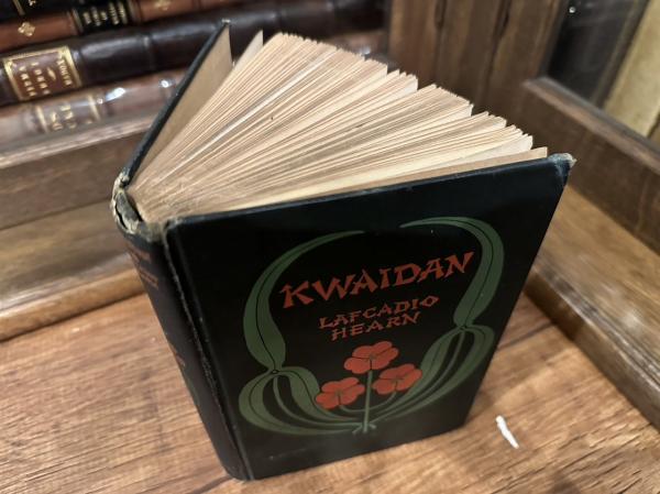洋書 KWAIDAN by Lafcadio Hearn Kwaidan: Stories and Studies of Strange Things (Tuttle