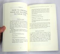 Highly Sensitive People in an Insensitive World. How to Create a Happy Life. (英) 鈍感な世界に生きる 敏感な人たち