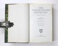 The Concise Oxford Dictionary of Current English. Based on the Oxford English Dictionary and its supplements. First edited by H.W.Fowler and F.G.Fowler. Seventh Edition. Edited by J.B.Sykes. コンサイスオックスフォード英語辞典　