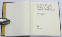 A Book of Five Rings. The Classic Guide to Strategy. 
五輪書　