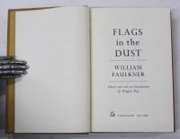 Flags in the Dust. Edited with an Introduction by Douglas Day. 土にまみれた旗　