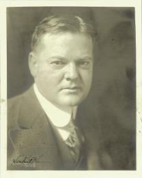 ハーバート・フーヴァー (アメリカ合衆国商務長官、のち第31代大統領)　自筆署名入写真　　Signed Photograph of Herbert Hoover. Original autograph.