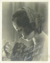 アメリータ・ガリ＝クルチ (ソプラノ歌手)　自筆署名入写真　　Signed Photograph of Amelita Galli-Curci. Original autograph.