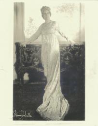 ジェラルディン・ファーラー (アメリカのソプラノ歌手、映画女優)　自筆署名入写真　　Signed Photograph of Geraldine Farrar. Original autograph.