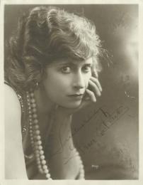 グレース・ラ・ルー (アメリカの女優、歌手)　自筆署名入写真　　Signed Photograph of Grace La Rue. Original autograph.