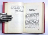 Quotations from Chairman Mao Tse-tung. 毛主席语录　

