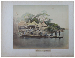 古写真　横浜附近の船着場／布団で眠る二人の女性