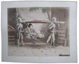 明治期手彩写真　駕籠に乗る女性２
