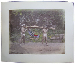 明治期手彩写真　駕籠に乗る女性３