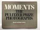 洋書　MOMENTS: The Pulitzer Prize Photographs　瞬間: ピュリッツァー賞受賞写真集