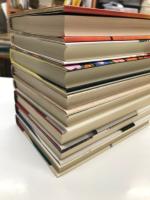 稲見一良 著作8冊セット　男は旗 1994年2月15日・新潮社発行 / 猟犬探偵 1994年5月20日・新潮社発行 / セント・メリーのリボン 1993年6月30日・新潮社 / ガン・ロッカーのある書斎 平成6年10月11日・角川書店発行 / ソー・ザップ 1990年1月20日・大陸書房発行 / ダブルオー・バック 1989年5月18日・大陸書房発行 / ダック・コール 1991年2月15日・早川書房発行 / 花見川のハック 平成6年7月5日・角川書店発行