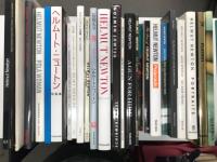 ヘルムート・ニュートン作品集&図録ほか　29冊セット　①Us and Them　1999　Scalo　②A Gun for Hire　2004　TASCHEN　③Archives De Nuit　1992　Schirmer/Mosel　ソフトカバー　ドイツ語表記　④The Best of Helmut Newton　1993　Thunder's Mouth　ソフトカバー　⑤Selections from His Photographic Work　1993　Schirmer/Mosel　ソフトカバー　⑥Sleepless Nights　1978　Congreve　⑦Das Glas im Kopf Wird Vom Glas: The Dance Sections　1990　Imschoot Uitgevers　英語・フランス語併記　⑧Helmut Newton special collection 24 photo lithos　1979　Congreve Publishing　ソフトカバー　⑨FOTOGRAFIE 63: Helmut Newton the Stern years 1973-2000　2011　Te Neues Pub　⑩PORTRAITS　1987　Pantheon　※角にアタリ跡　⑪Welt ohne Männer　1984　Schirmer/Mosel　※角にアタリ跡　ドイツ語表記　⑫Helmut Newton Work　2000　Taschen　⑬Louis Vuitton Fashion Eye: MONTE CARLO　2017　Louis Vuitton Malletier　※角にアタリ跡　⑭Helmut Newton　1982　Schirmer/Mosel　ソフトカバー　ドイツ語表記　⑮Sex & Landscapes　2004　⑯PLAYBOY: Helmut Newton　2005　Chronicle Books　⑰Polaroids　2011　Taschen　⑱Pola Woman　1992　Schirmer Art Books　⑲White Women　1976　Stonehill　第2版　※角にアタリ跡