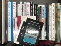 ヘルムート・ニュートン作品集&図録ほか　29冊セット　①Us and Them　1999　Scalo　②A Gun for Hire　2004　TASCHEN　③Archives De Nuit　1992　Schirmer/Mosel　ソフトカバー　ドイツ語表記　④The Best of Helmut Newton　1993　Thunder's Mouth　ソフトカバー　⑤Selections from His Photographic Work　1993　Schirmer/Mosel　ソフトカバー　⑥Sleepless Nights　1978　Congreve　⑦Das Glas im Kopf Wird Vom Glas: The Dance Sections　1990　Imschoot Uitgevers　英語・フランス語併記　⑧Helmut Newton special collection 24 photo lithos　1979　Congreve Publishing　ソフトカバー　⑨FOTOGRAFIE 63: Helmut Newton the Stern years 1973-2000　2011　Te Neues Pub　⑩PORTRAITS　1987　Pantheon　※角にアタリ跡　⑪Welt ohne Männer　1984　Schirmer/Mosel　※角にアタリ跡　ドイツ語表記　⑫Helmut Newton Work　2000　Taschen　⑬Louis Vuitton Fashion Eye: MONTE CARLO　2017　Louis Vuitton Malletier　※角にアタリ跡　⑭Helmut Newton　1982　Schirmer/Mosel　ソフトカバー　ドイツ語表記　⑮Sex & Landscapes　2004　⑯PLAYBOY: Helmut Newton　2005　Chronicle Books　⑰Polaroids　2011　Taschen　⑱Pola Woman　1992　Schirmer Art Books　⑲White Women　1976　Stonehill　第2版　※角にアタリ跡