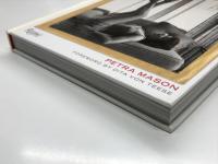 洋書　Bunny Yeager's Darkroom: Pin-up Photography's Golden Era　女性写真家 バニー・イェーガーの暗室: 1950年代から1960年代にかけてのピンナップ写真の黄金時代