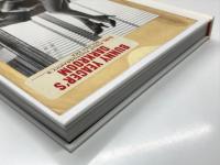 洋書　Bunny Yeager's Darkroom: Pin-up Photography's Golden Era　女性写真家 バニー・イェーガーの暗室: 1950年代から1960年代にかけてのピンナップ写真の黄金時代