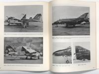洋書　Aircraft in Review　航空機レビュー