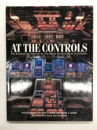 At the Controls: The Smithsonian National Air and Space Museum Book of Cockpits　操縦席より: スミソニアン国立航空宇宙博物館 コックピット写真集