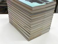 クラシックカメラ選書 1: ライカに追いつけ！戦後日本カメラ技術者の回想 神尾健三・著 / クラシックカメラ選書 8: 新M型ライカのすべて 中村信一・著 /  クラシックカメラ選書 9: 新バルナック型ライカのすべて 中村信一・著 / クラシックカメラ選書 16: セミクラシックカメラ 萩谷剛・著 / クラシックカメラ選書 19: ライカレンズの見分け方 ゲルテル・サルトリウス 竹田正一郎・訳 / クラシックカメラ選書 21: ライカスタイルブック  ゲルテル・サルトリウス 竹田正一郎・訳 / クラシックカメラ選書 27: R型ライカのすべて 中村信一・著 / クラシックカメラ選書 30: ライカのアクセサリー 中村信一・著 / クラシックカメラ選書 32: 名機の系譜 ミノックスは誰が創ったのか 齋藤正治・著 / クラシックカメラ選書 35: ニッコール千夜一夜物語 レンズ設計者の哲学と美学 佐藤治夫・木下孝一 著 ./ クラシックカメラ選書 37: 大竹省二のレンズ観相学 距離計用レンズ編 大竹省二・著 / クラシックカメラ選書 38: コンタックス物語 ツァイスカメラの足跡 竹田正一郎・著 / クラシックカメラ選書 40: クラシックカメラへの誘い 高島鎮雄・著　計13冊セット