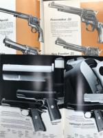 コルト社 英語版カタログ 2部セット:　Colt 1974 An American Heritage / Colt Firearms 1978
