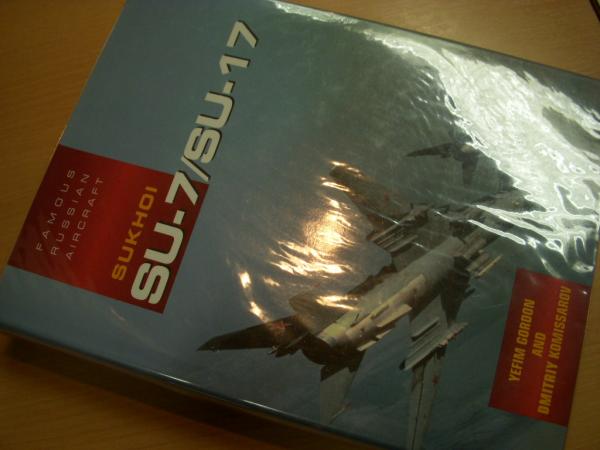 洋書 Famous Russian Aircraft : Sukhoi Su-7 / Su-17 / 古本、中古本