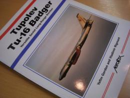 洋書　Tupolev Tu-16 Badger: Versatile Soviet Long-Range Bomber