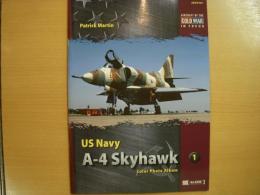 洋書　Aircraft of the Cold War in Focus １: US Navy A-4 Skyhawk Color Photo Album
