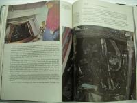 洋書　Footprints on the Moon