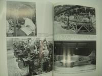 洋書　Making Cars at Cowley: From Morris to Rover