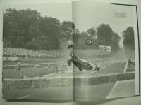 洋書　Auto-Fokus: Die besten Motorsport- und Testfotos von Julius Weitmann